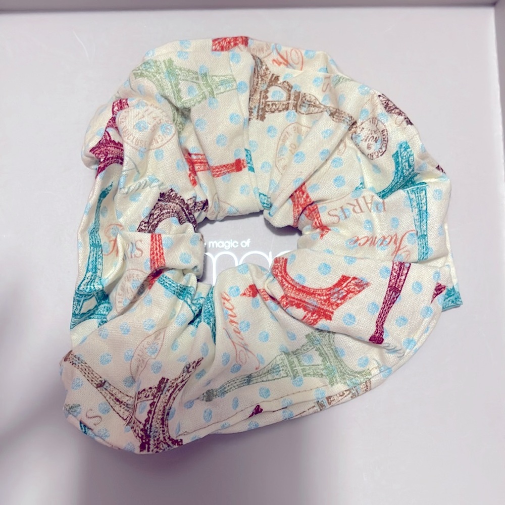 SCRUNCHIES - Picture 3 of 7